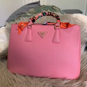 ❌❌sold❌❌prada galleria medium saffiano